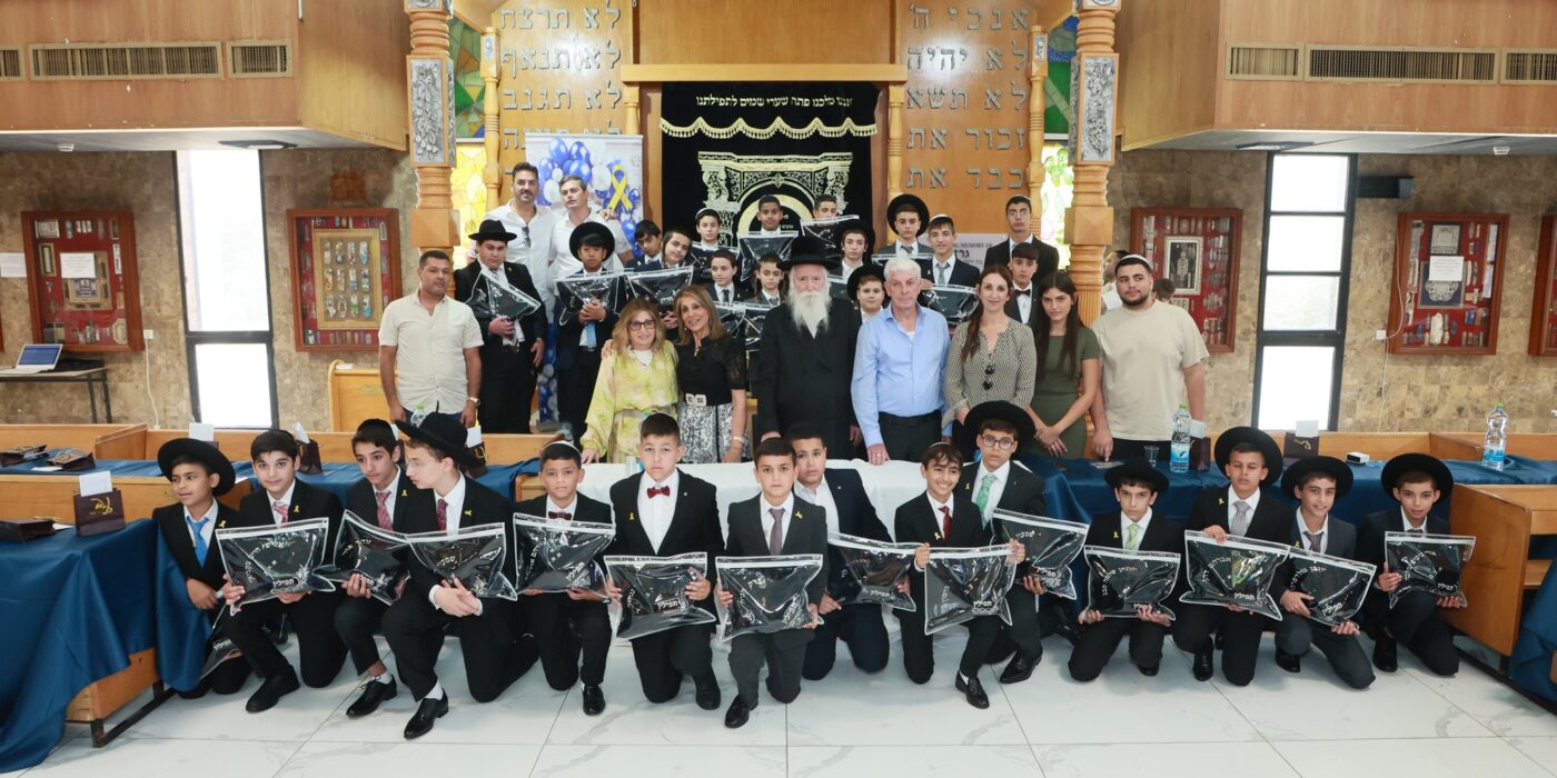 חתני בר המצווה של מגדל אור, הרב והרבנית גרוסמן ומשפחת עובדיה