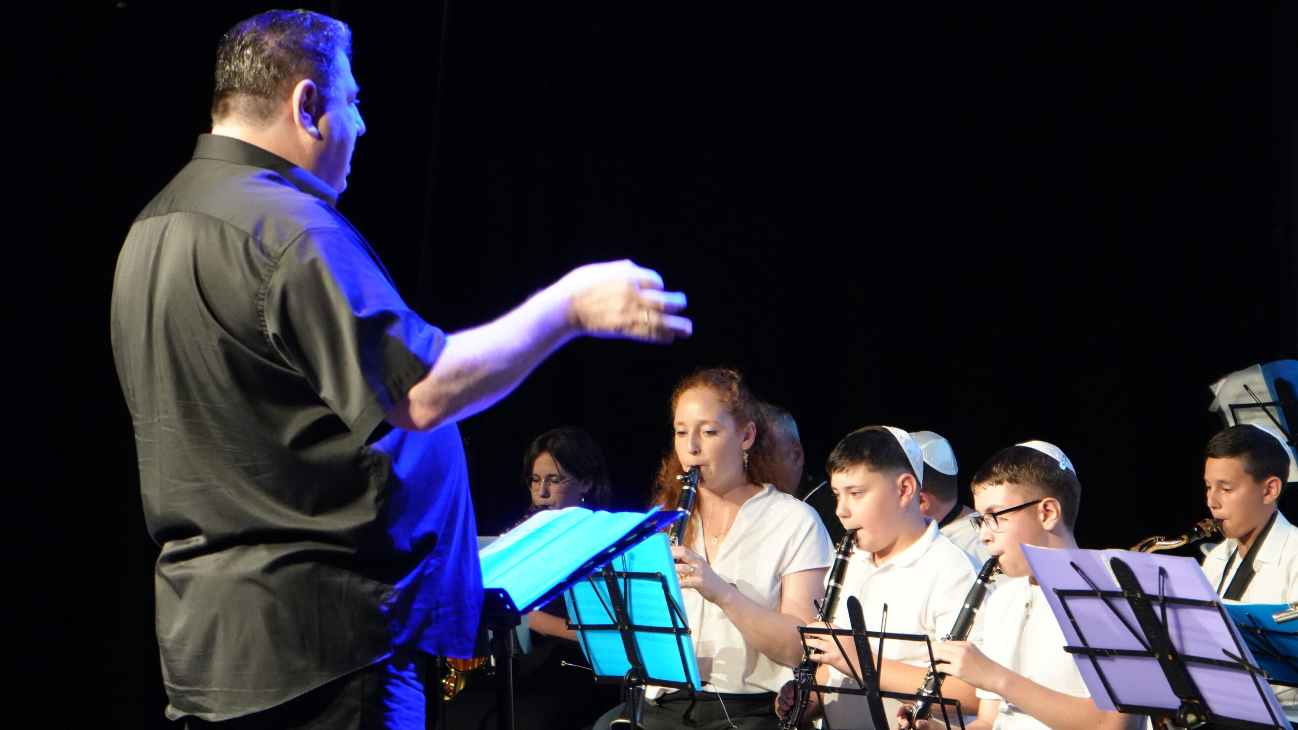 תזמורת תלמידים במופע סיום