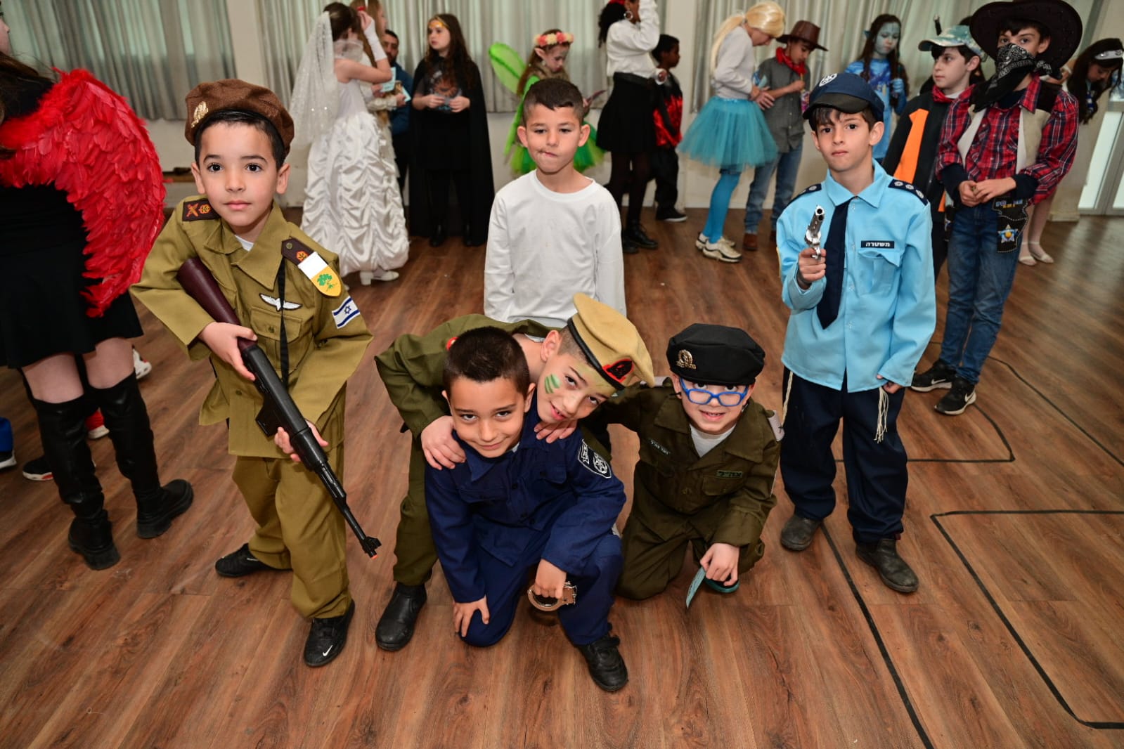 תלמידי מגדל אור מחופשים