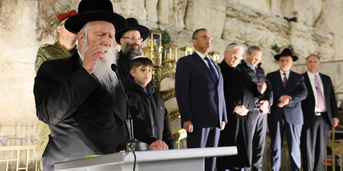 הרב גרוסמן נושא דברים בהדלת נרות בכותל